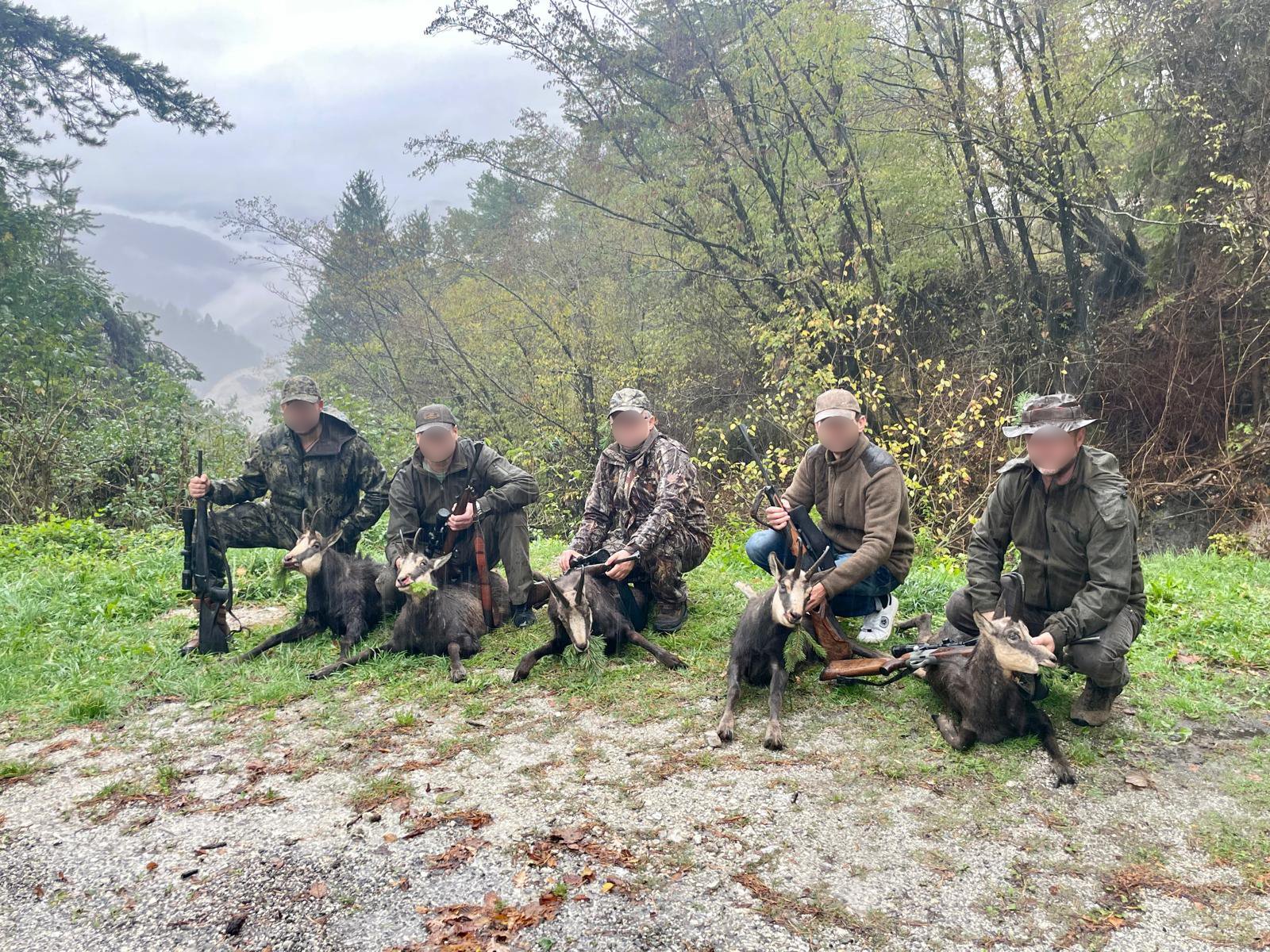 úspešný lov loveckej skupiny na kamzíka